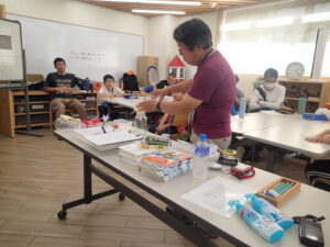 トンボの先生が実演している