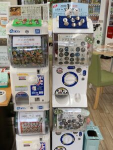 缶バッジのガチャガチャ