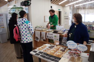 ベーグルや黒にんにくの販売コーナー