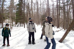 スノーシューを楽しむ参加者