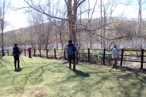 のんびりする参加者