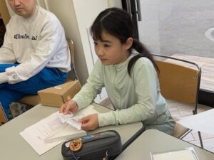 道具の使い方を教わる団員