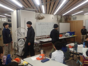 園内でのマナーを実演してくれる卒業生