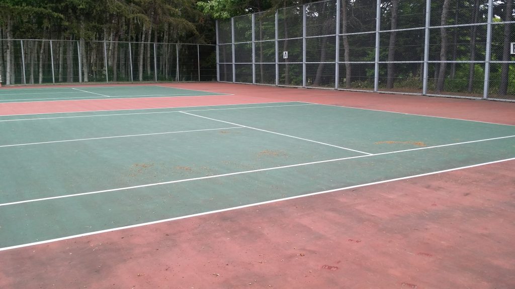 西岡中央公園テニスコートの様子