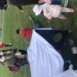 ペットボトルのキャップで雨どいコロコロ遊びが大人気