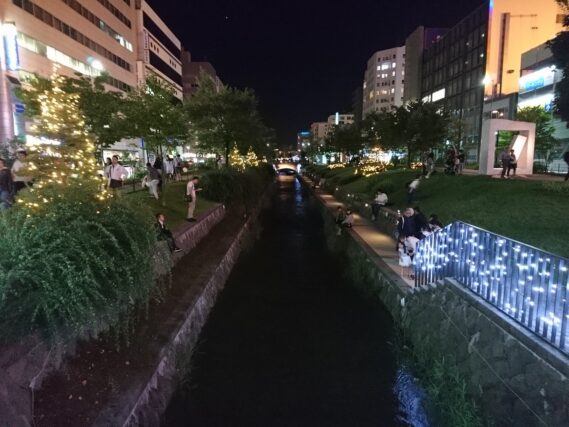 「節電のため創成川イルミネーションは停止中です」の画像