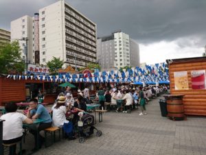 狸二条広場で開催中の小樽ビールビアガーデンの写真2