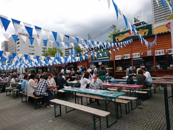 「狸二条広場でビアガーデン開催中」の画像