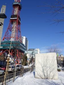 安田侃作品「生棒」の冬ごもりの様子