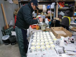 12月18日のお助け隊のロウソクづくりの様子5