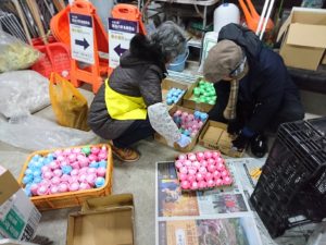 12月18日のお助け隊のロウソクづくりの様子6