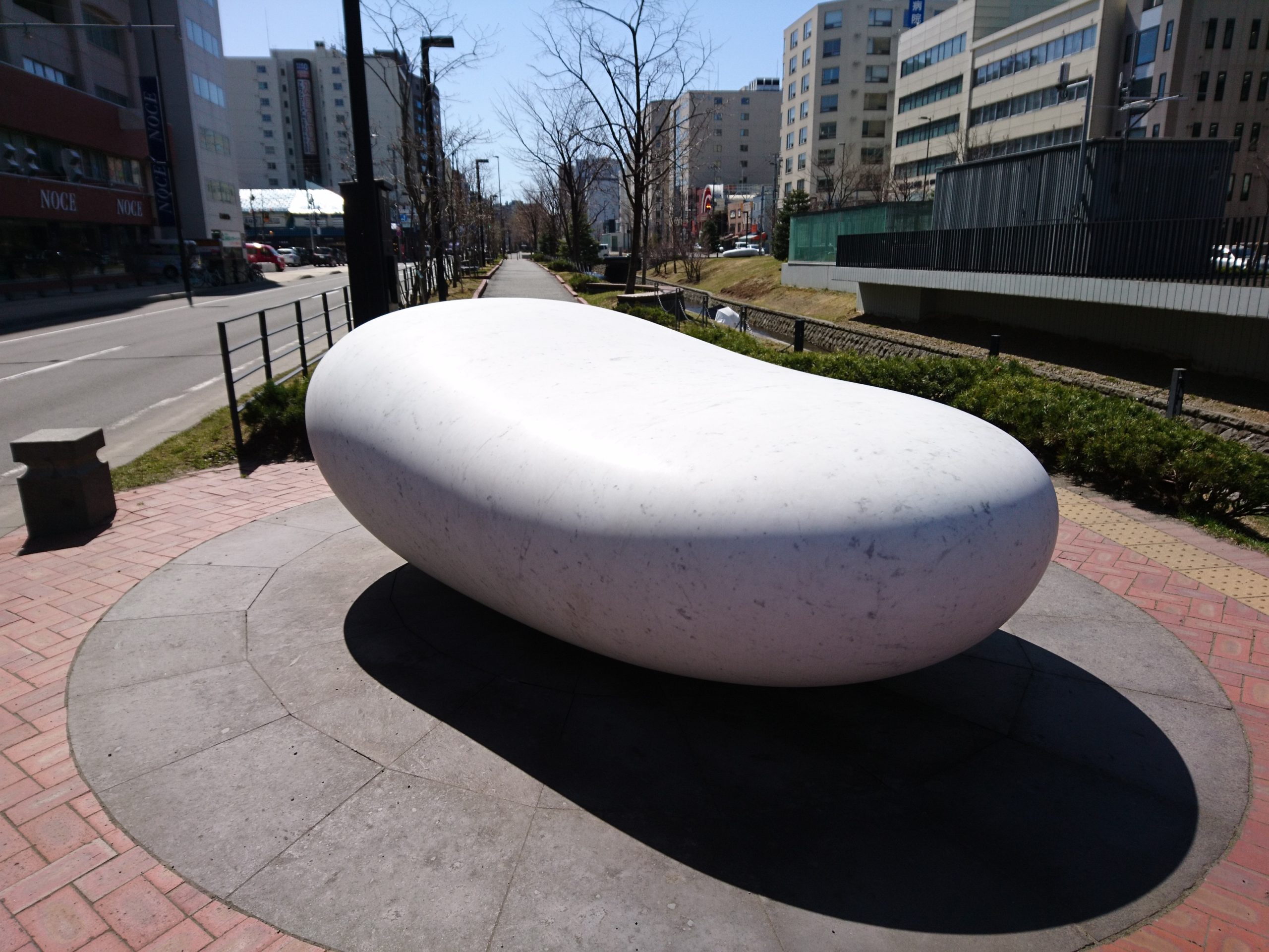 安田侃作品 | 創成川公園