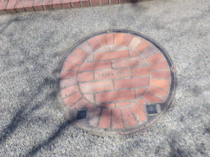 団塚栄喜氏の彫刻作品「タイムカプセル」