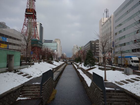 「積雪時の芝生斜面や階段への立ち入り禁止」の画像