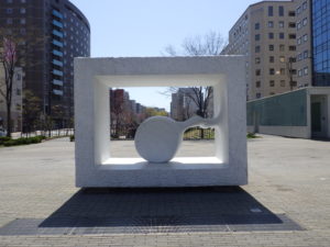 狸二条広場の生誕を北から見たところ