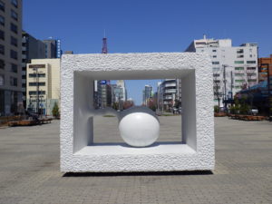 狸二条広場の生誕を南から見たところ