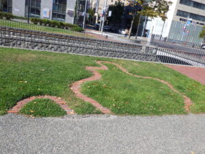 団塚作品の三日月湖