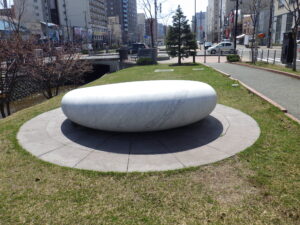 西側の天秘を北から見た様子