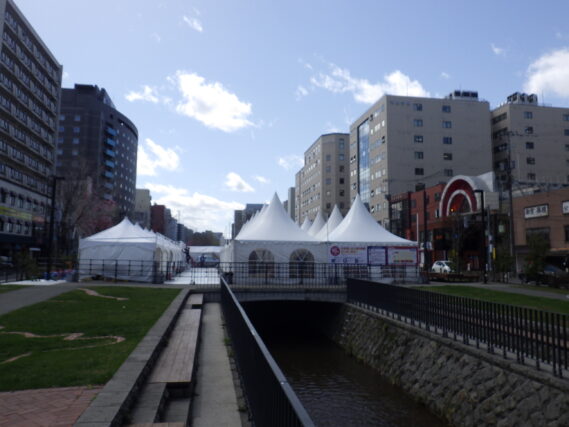 「狸二条酒まつりの準備が進んでいます」の画像