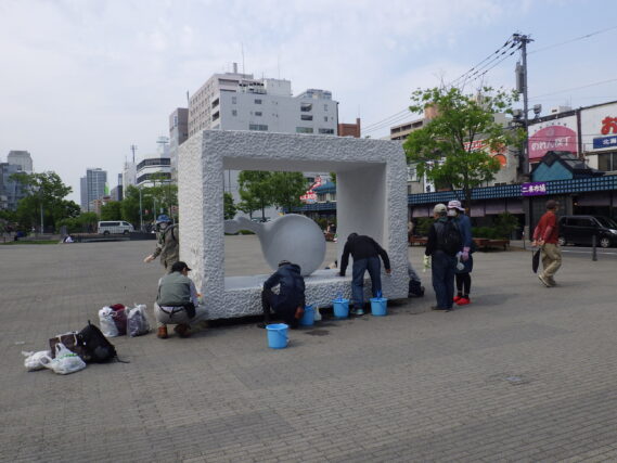 「彫刻清掃ボランティアも活動開始」の画像