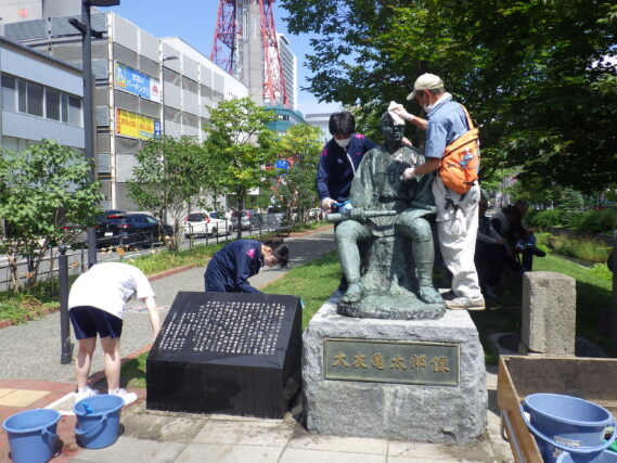 「7月後半の公園ボランティアには色々な方々も参加」の画像