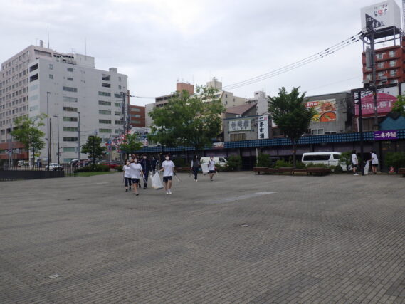 「高校生の公園ボランティア」の画像