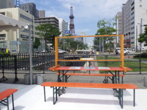 狸二条クラフトビールスクエアの席からテレビ塔を望む