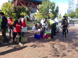 10月8日に行われた企業ボランティアの活動の様子