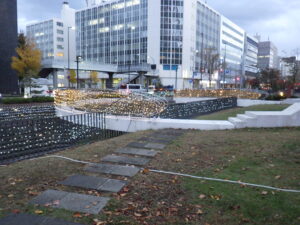 スノーリングのイルミネーションの試験点灯の様子