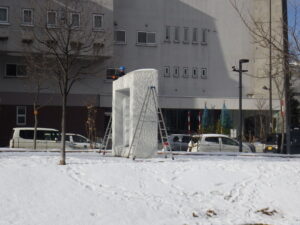 12月8日に生棒のシート掛けをする様子