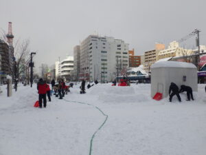 14時頃の会場づくりの様子