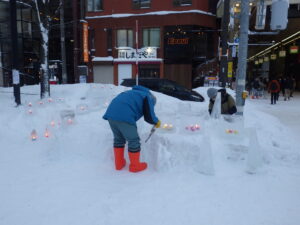 15時半ごろに点灯を開始する様子