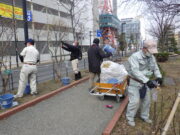 R4年度の植物ボランティアの活動の様子　冬囲い外し