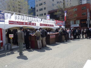 4月28日のお昼12時から始まった狸二条酒まつりの様子