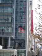 19℃を示すビルの温度計