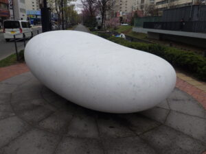 4月20日にシートが外された東側の天秘