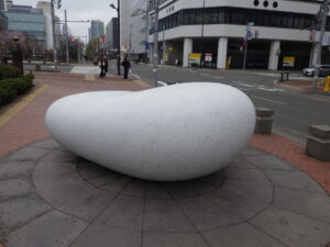 4月20日にシートが外された東側の天秘