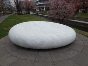 4月20日にシートが外された西側の天秘