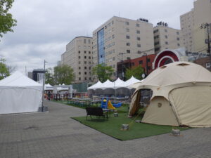 5月12日にオープンを待つSOSEI PICNICの会場の様子