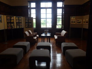 7月19日から札幌市資料館で開催のライラック写真展の様子