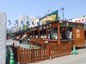 7月21日に始まった小樽ビール「狸二条ビアガーデン」の様子