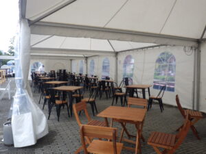 ９月１日から始まった創成川公園サンキューフェスティバルの開店前の客席の様子