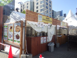 9月8日から始まるリバーサイドグルメパークの設置の様子