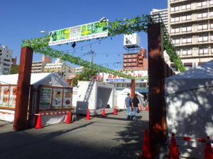 9月8日から始まるリバーサイドグルメパークの設置の様子