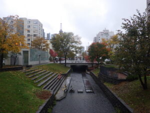 10月20日のハギ刈り取り後の南3条の様子