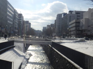 令和6年1月4日のまんなか広場スノーリングの様子