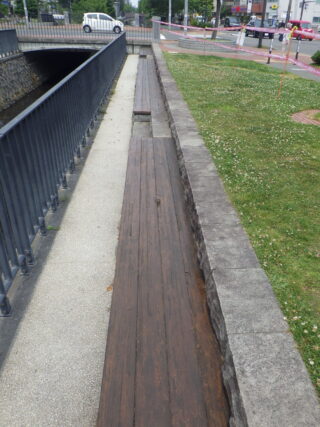 7月3日に塗装したベンチ