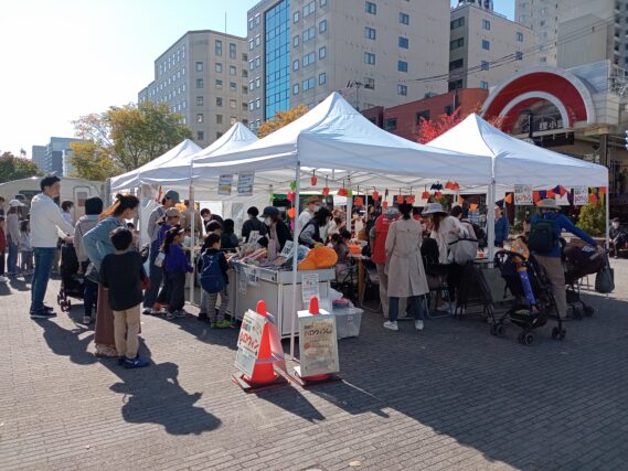 2023年の創成川ハロウィンの様子