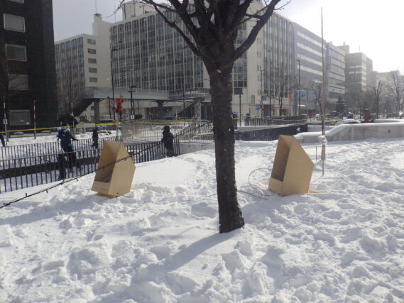 札電協青年部によるイルミネーションの設置作業の様子