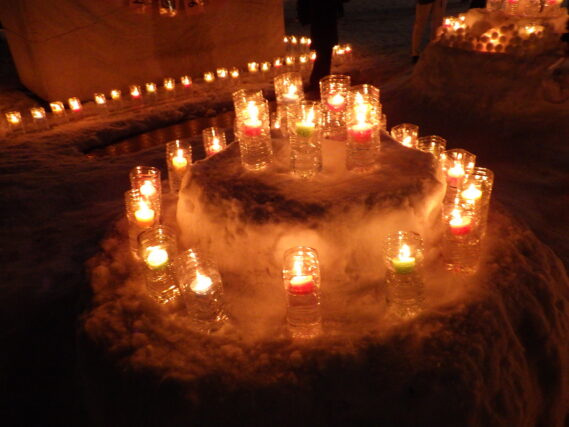 ペットボトルキャンドルを並べた様子